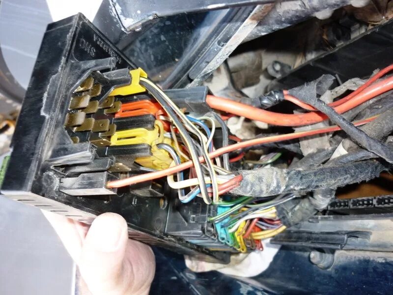 Подключение блока предохранителей ауди 80 Ремонт под рулевого переключателя - Audi 80 (B3), 2 л, 1987 года своими руками D