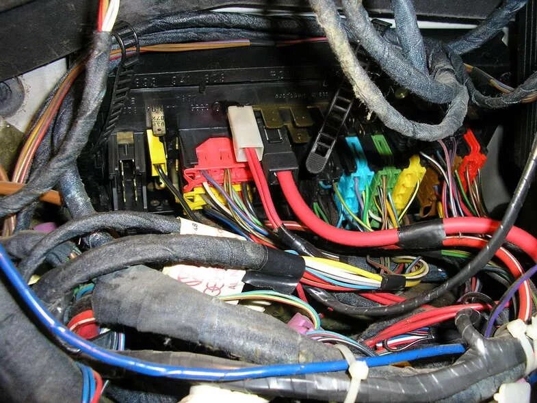 Подключение блока предохранителей ауди 80 Замена монтажного блока (блока предохранителей) на Ауди-80 B3 - DRIVE2