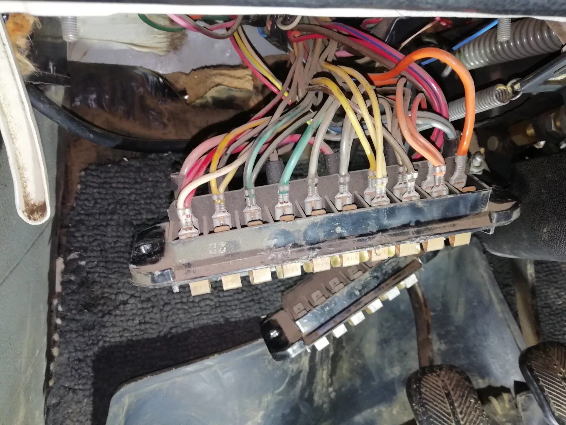 Подключение блока предохранителей ваз 2106 старого образца Замена блока предохранителей - Lada 21061, 1,3 л, 1992 года запчасти DRIVE2