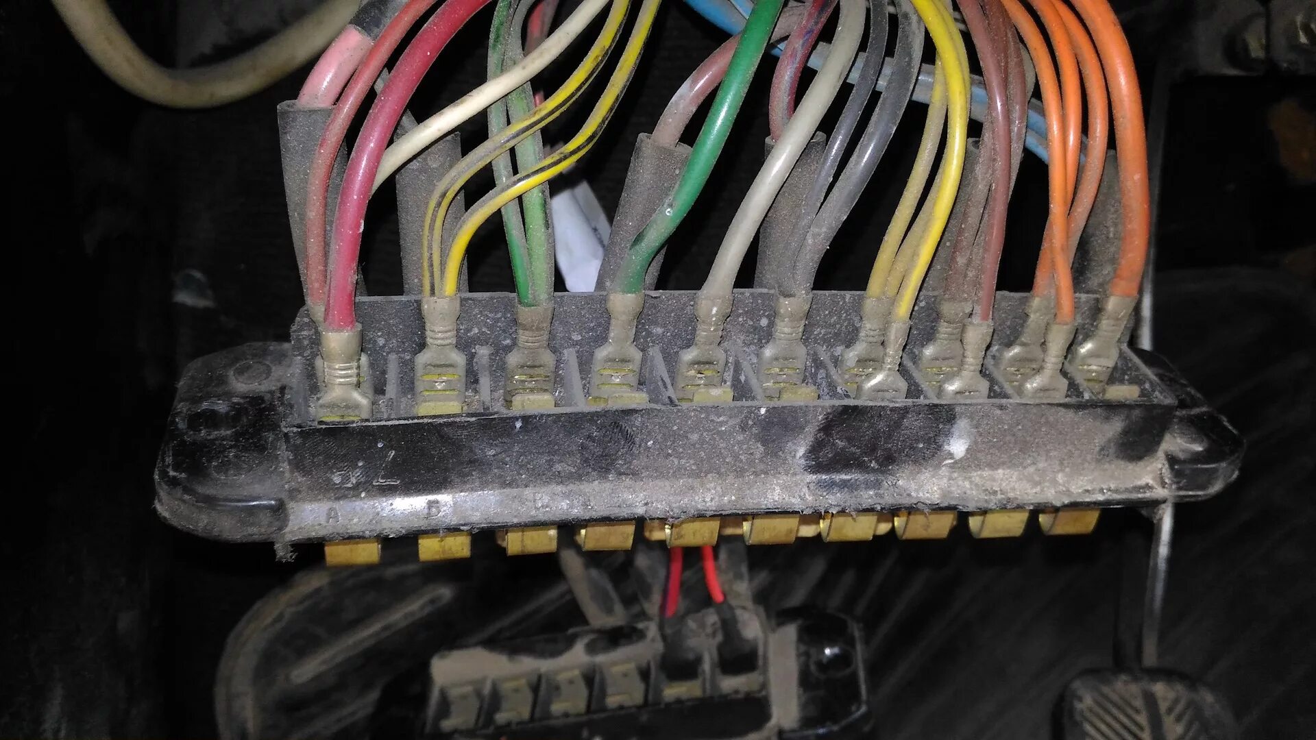 Подключение блока предохранителей ваз 2106 старого образца Блок предохранителей от волги 3110 на ваз 2106 - Lada 2106, 1,6 л, 1997 года эле