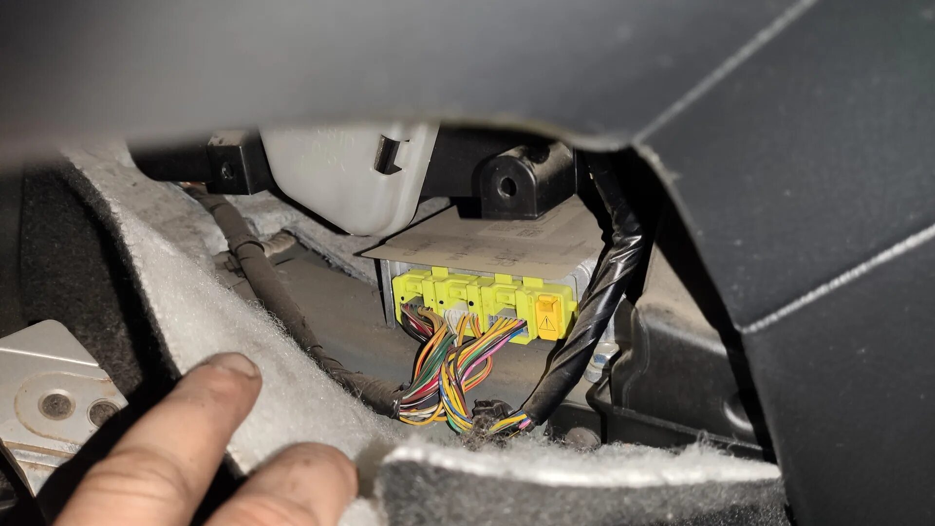 Подключение блоков srs Замена блока SRS (ЭБУ) - Mazda 6 (2G) GH, 2 л, 2008 года своими руками DRIVE2