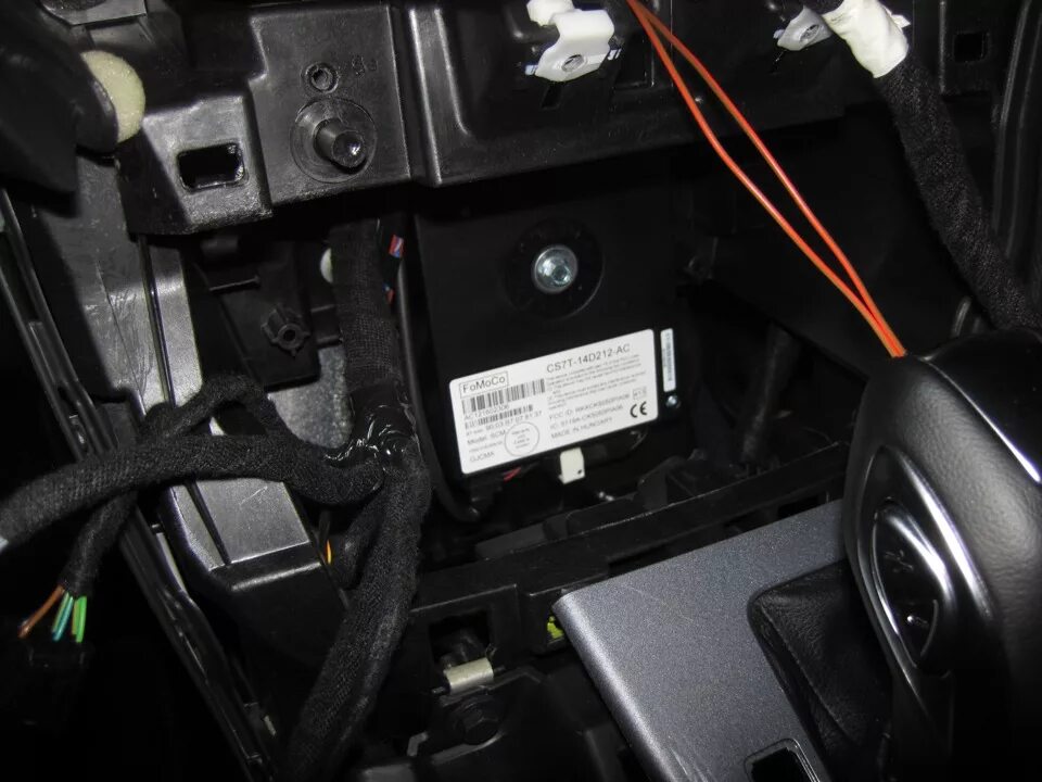 Подключение блютуз модуля форд фокус 2 Установка Блю-пуп'а + AUX - Ford Focus III Hatchback, 1,6 л, 2012 года аксессуар