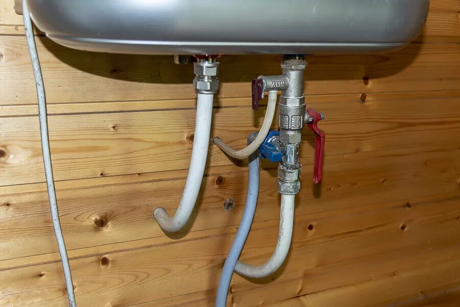 Подключение бойлера к скважине Подключение насосной станции у меня на даче. Оказалось легко и быстро. Электромо