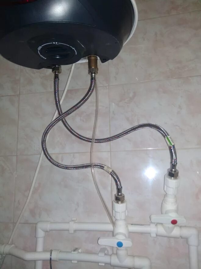 Подключение бойлера к водопроводу фото правильное Можно ли подключить накопительный бойлер к воде, шлангами гибкой подводки?