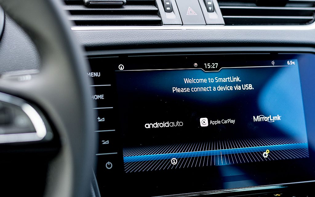 Подключение через андроид авто Android Auto Tips And Tricks: Navigate, Entertain & More dubizzle