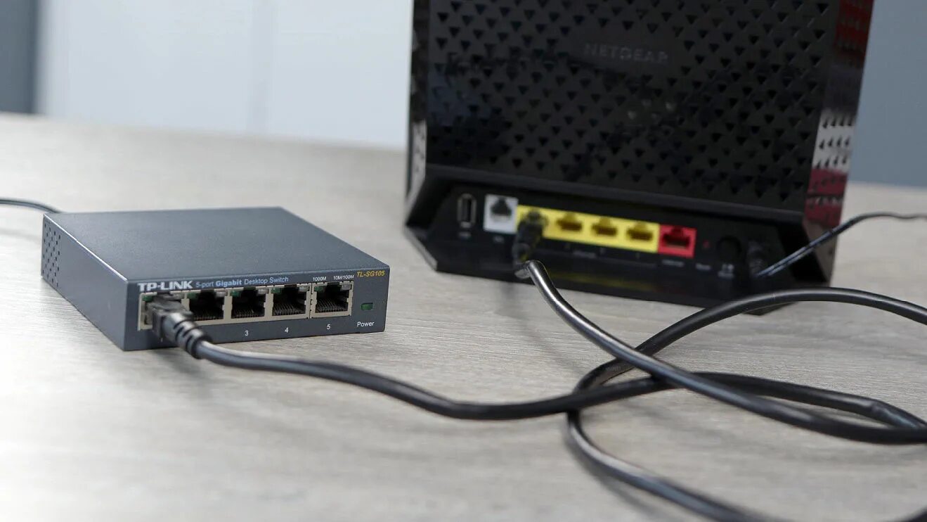 Подключение через хаб How to Add Ports to a Router: Get a Cheap Ethernet Hub - Tech Advisor