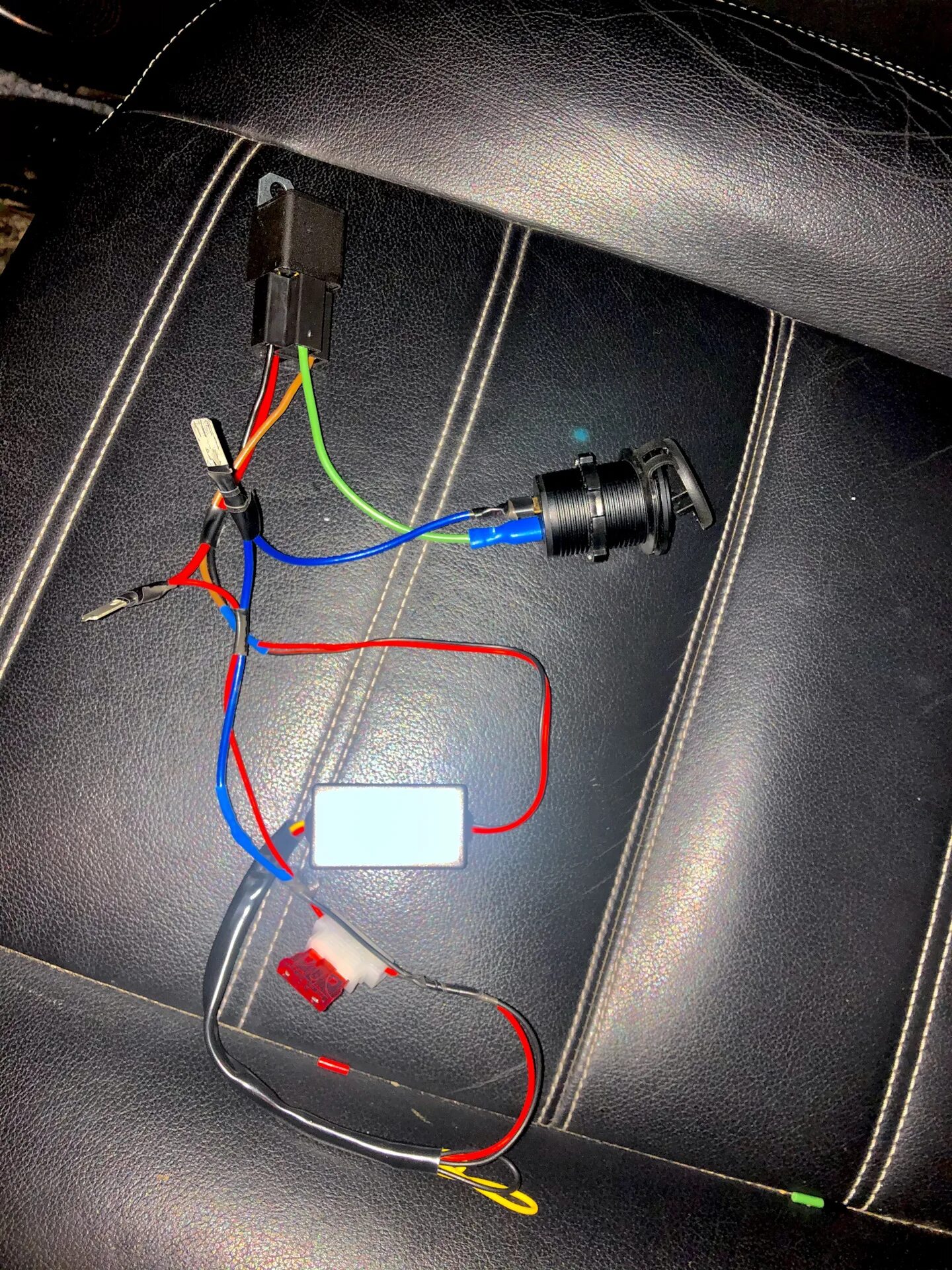 Подключение через прикуриватель USB розетка вместо прикуриватель - Ford Kuga (1G), 2 л, 2011 года своими руками 