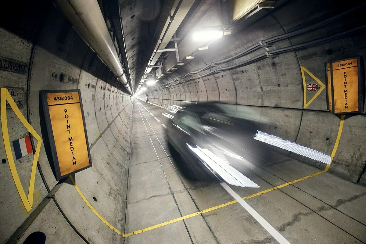 Подключение через туннель File:Channel Tunnel service road midpoint.jpg - Wikipedia