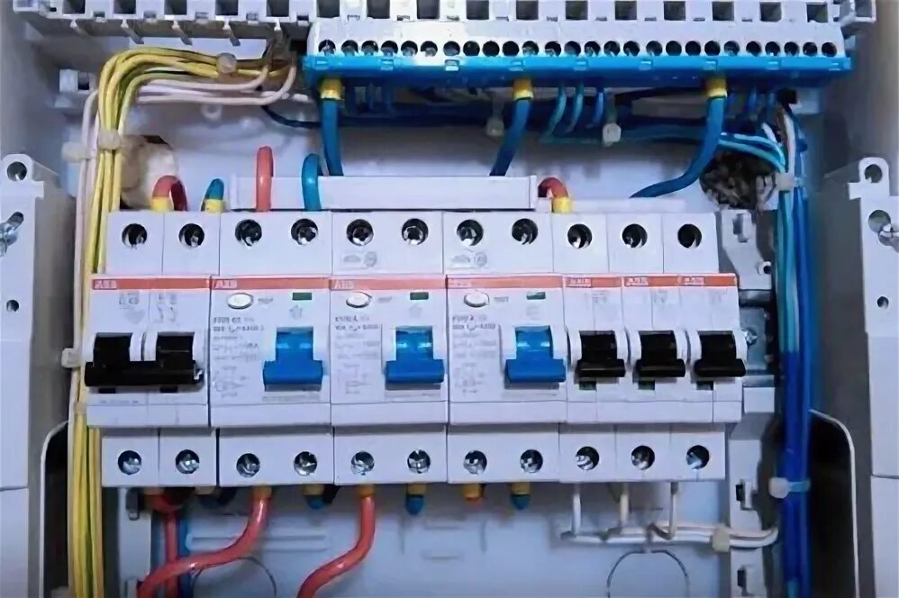 Подключение диф автоматов в щитке Дифференциальный автоматический выключатель: какой установить?