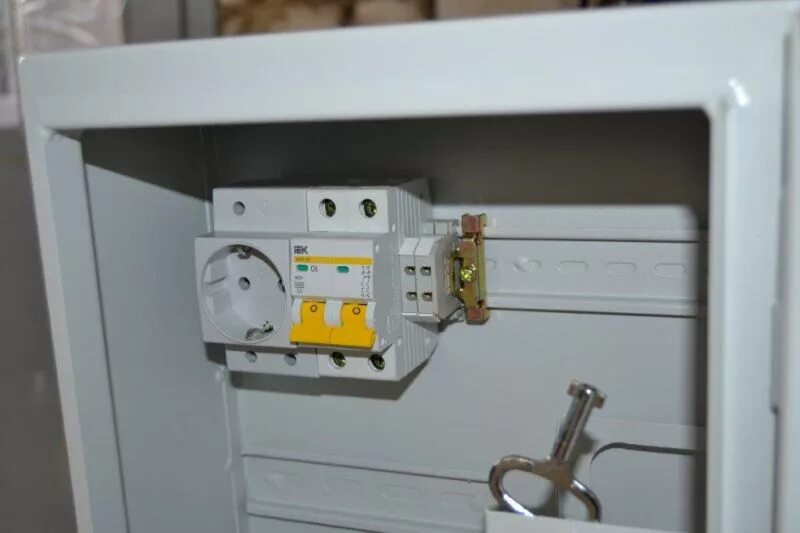 Подключение дин розетки в щитке Монтажный шкаф Tantos TSi-BOX-220-24 TSi-BOX-220-24 купить в Москве и с доставко