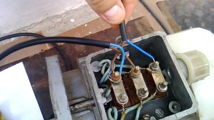 Подключение двигателя 380 на 220 Запуск трехфазного двигателя от однофазной сети без конденсатора Двигатель, Схем