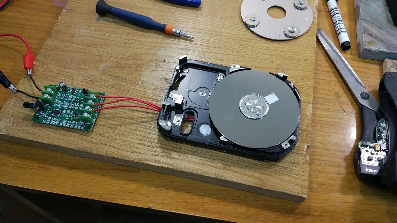 Подключение двигателя жесткого диска HDD запуск электромотора от жесткого диска - YouTube