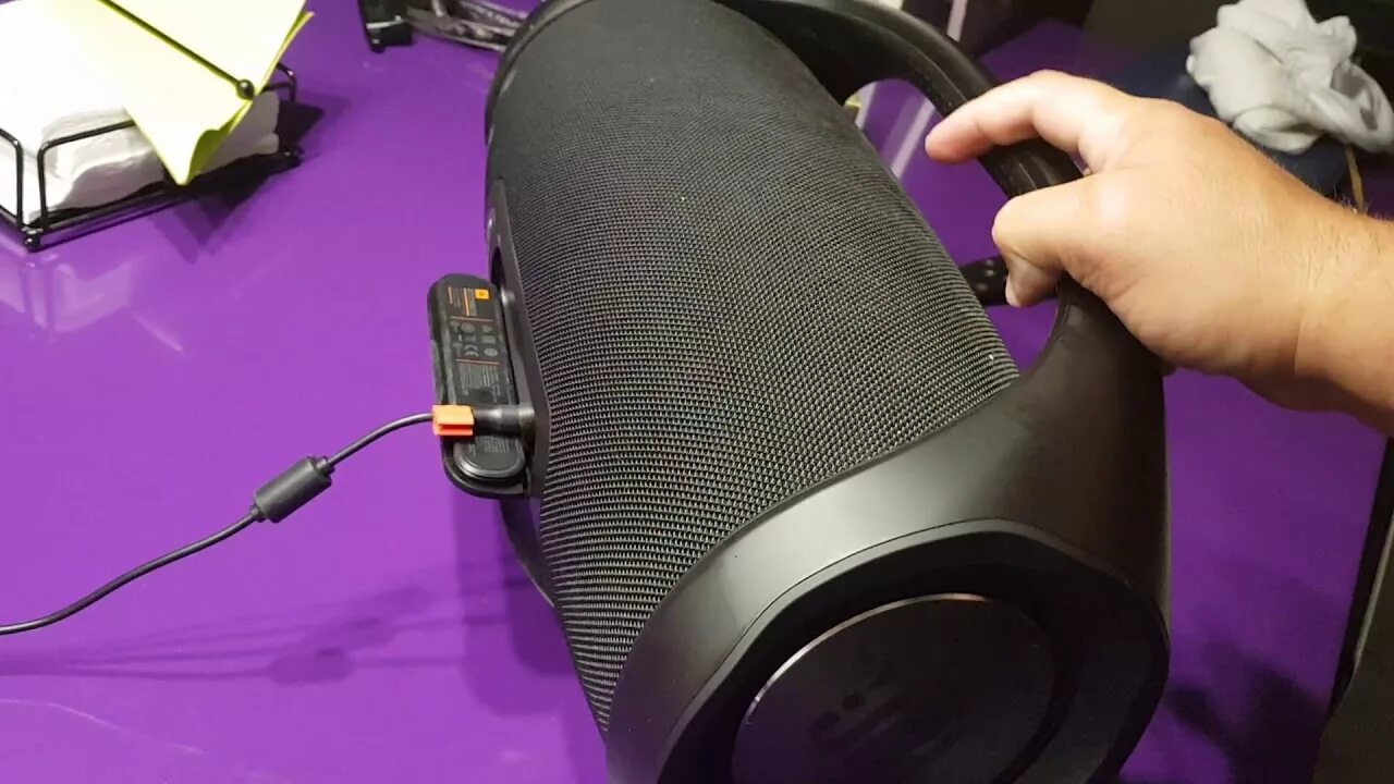 Подключение двух колонок jbl JBL BOOMBOX charge/start issue - YouTube