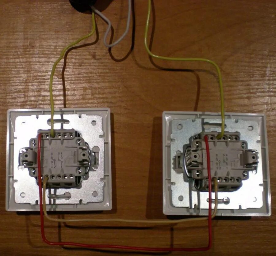Подключение двух выключателей Установка проходного выключателя в Выборге - Цена монтажа от 550 руб.