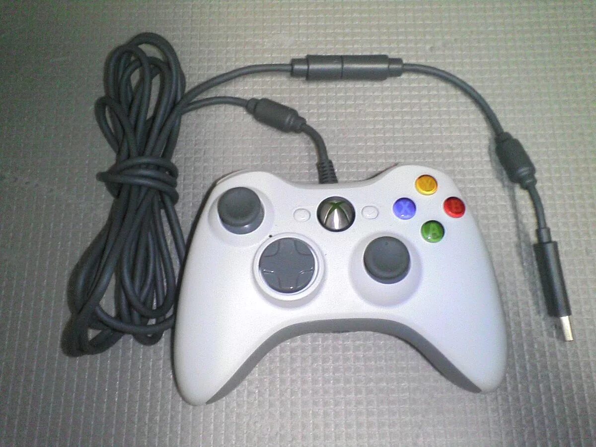 Подключение джойстика xbox к компьютеру File:Xbox360 WiredController.jpg - Wikipedia