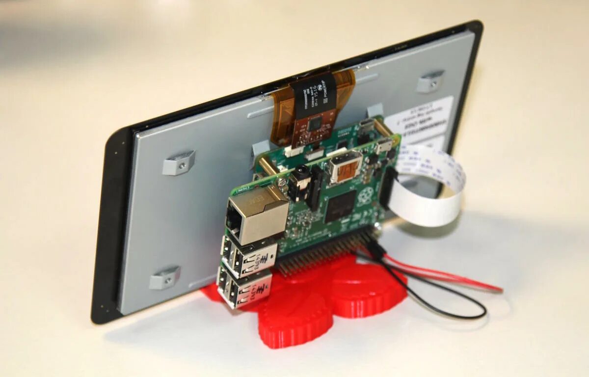 Подключение экрана планшета к компьютеру Raspberry Pi gets an official touchscreen display