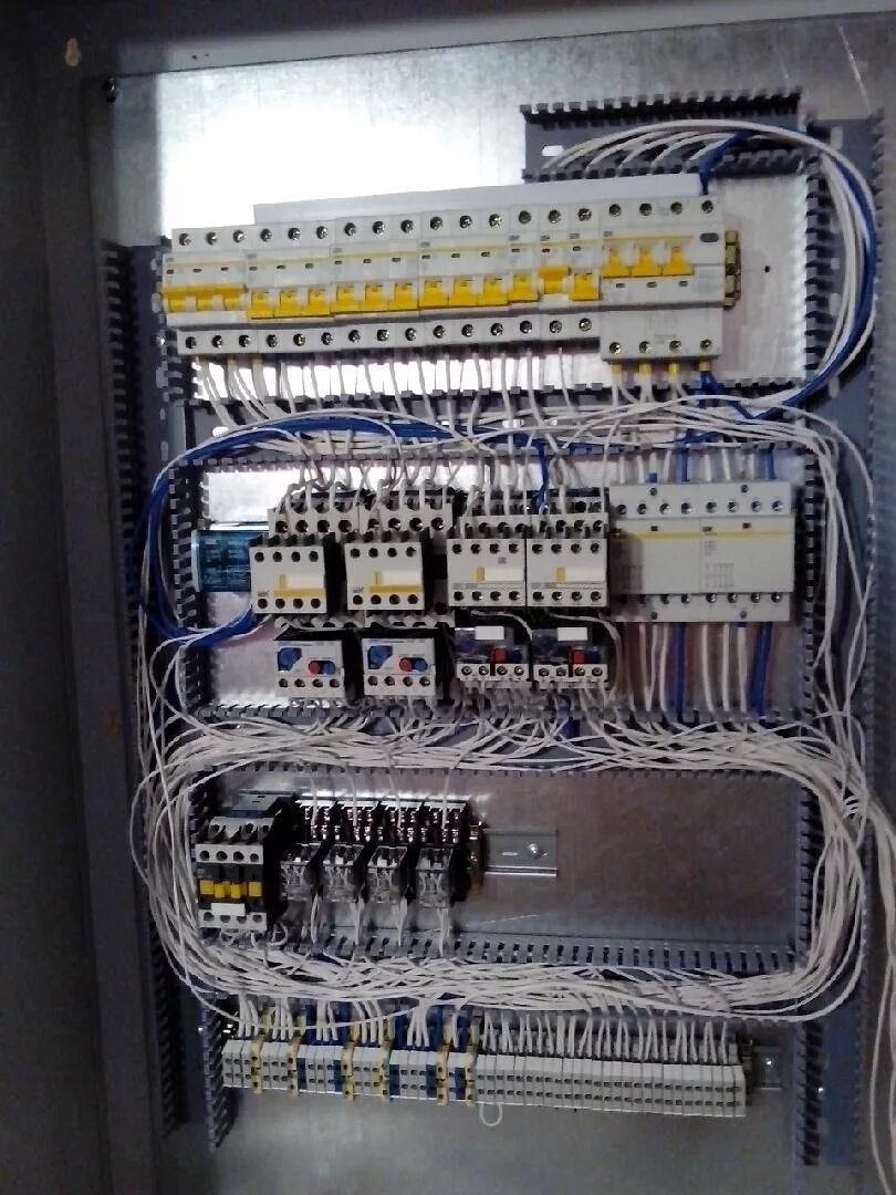 Подключение электрического шкафа в квартире Фотографии работы: Сборка, установка и подключение шкафов управления вентиляцией