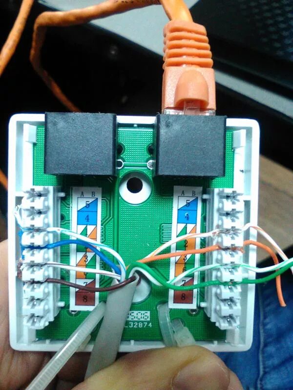 Подключение ethernet розетки Ответы Mail.ru: разводка витой пары на два компьютера