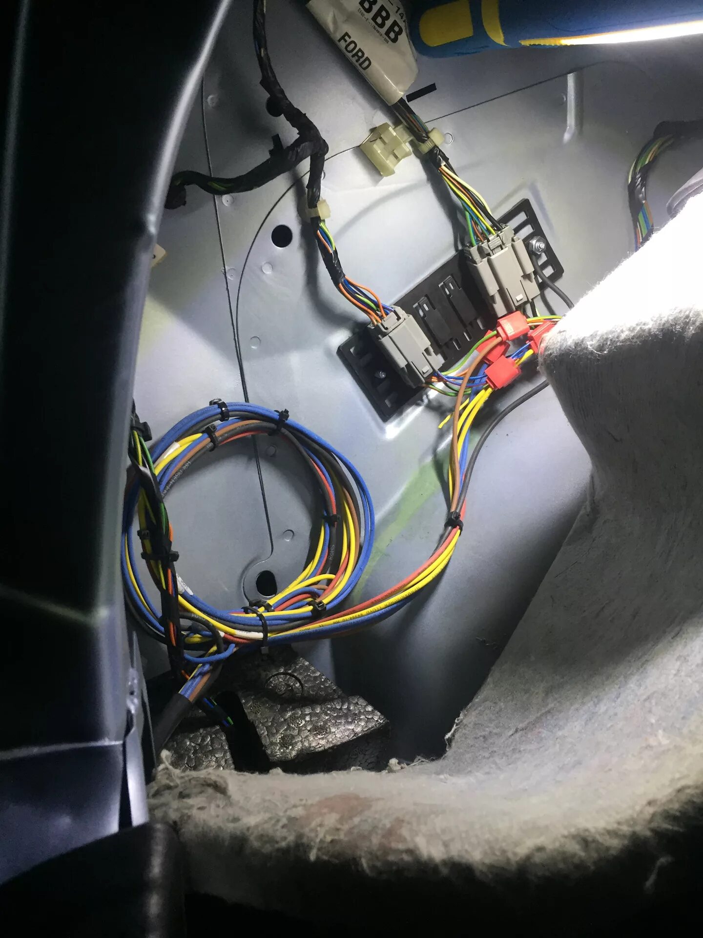 Подключение фаркоп фокус 2 Подключение розетки фаркопа - Ford Focus I Hatchback, 1,8 л, 2004 года электрони
