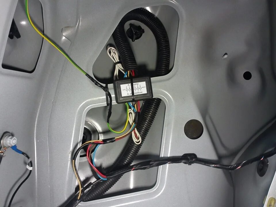 Подключение фаркопа рио 4 Блок согласования освещения прицепа. - Renault Megane III, 1,5 л, 2011 года тюни
