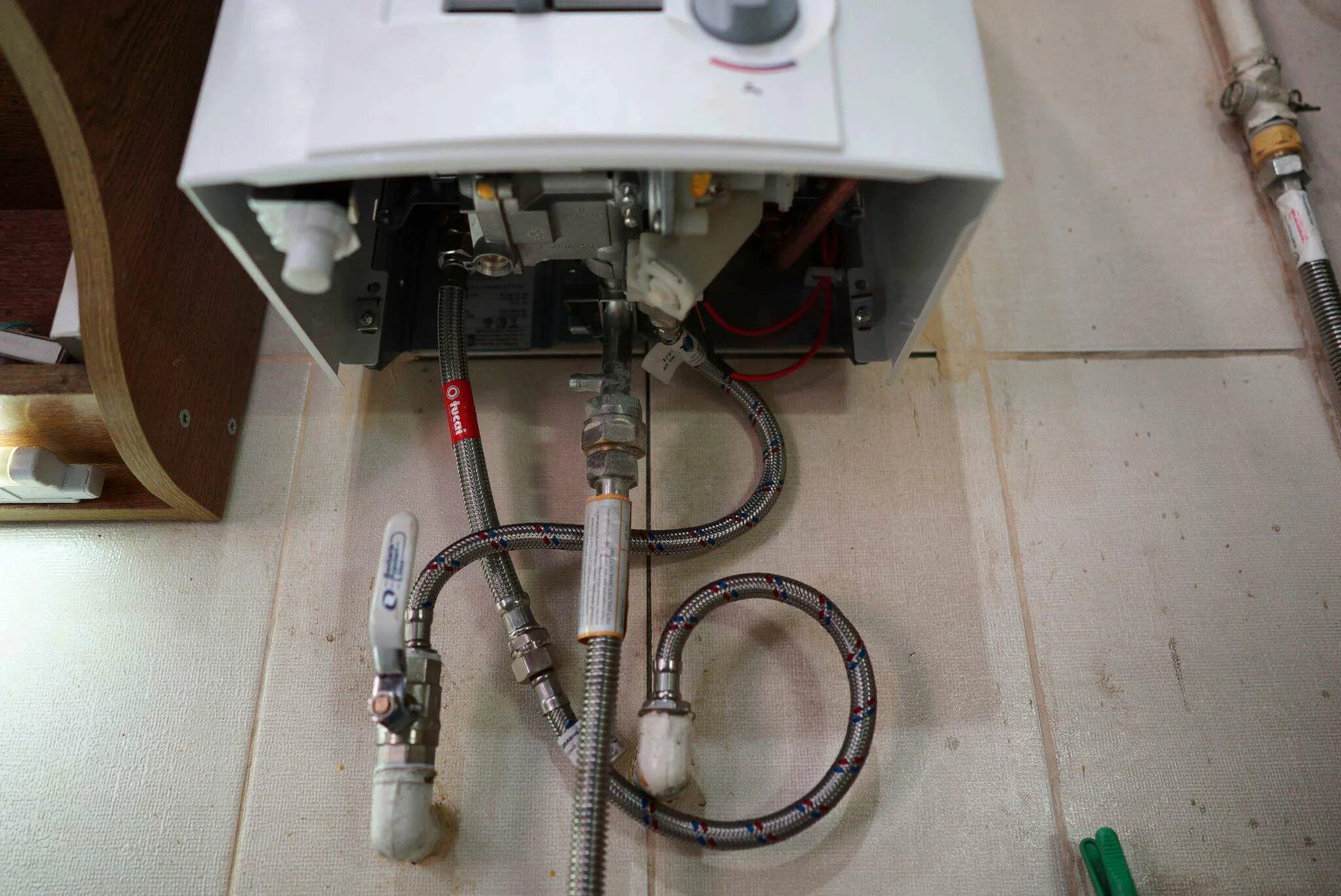 Подключение газовых колонок бойлеров Газовая колонка Bosch Therm 4000 O (WR 10-2P) 7701331615 - купить по низкой цене