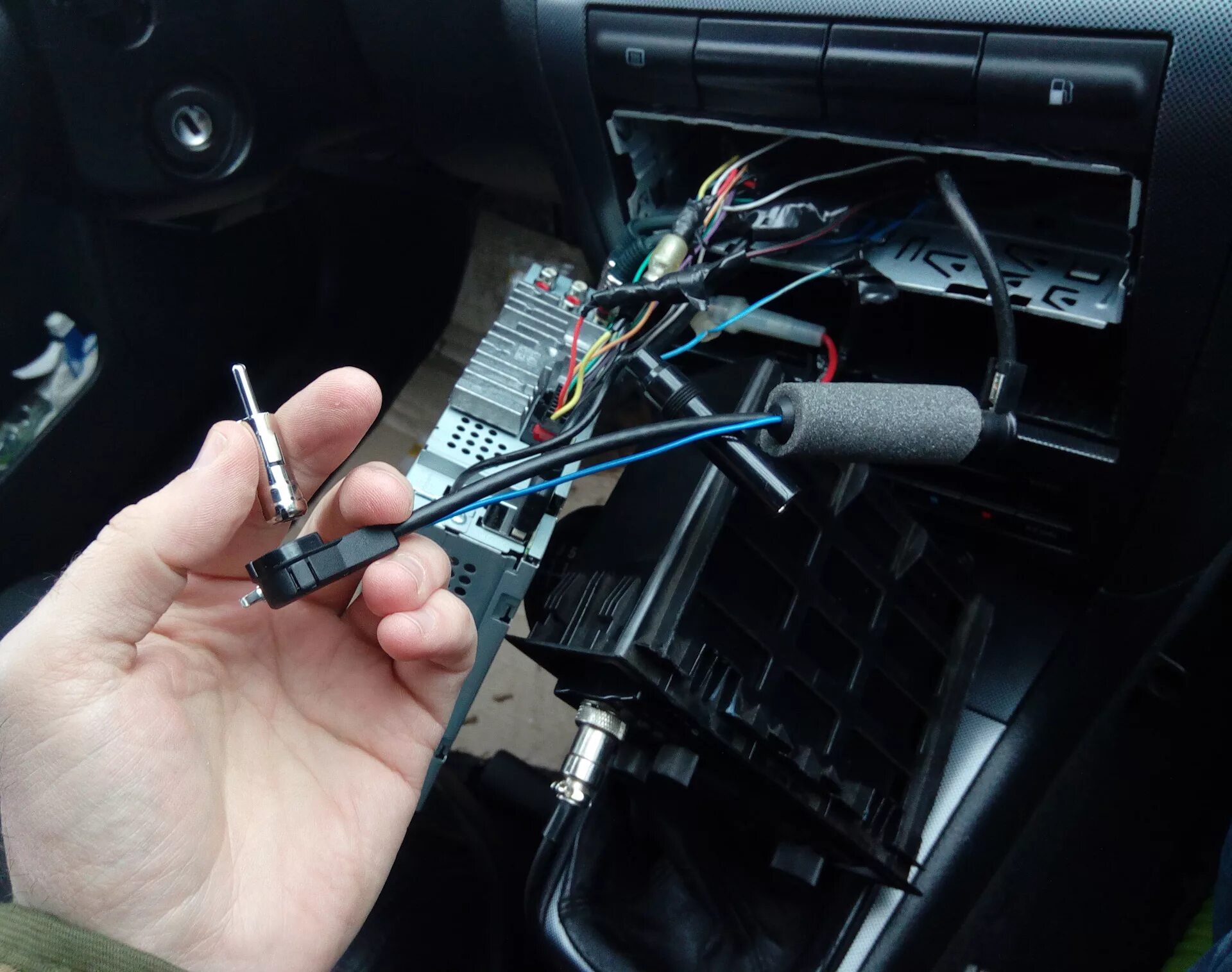 Подключение gps антенны к магнитоле Радио. Теперь есть приём. - Skoda Octavia A4 Mk1, 1,8 л, 2006 года электроника D