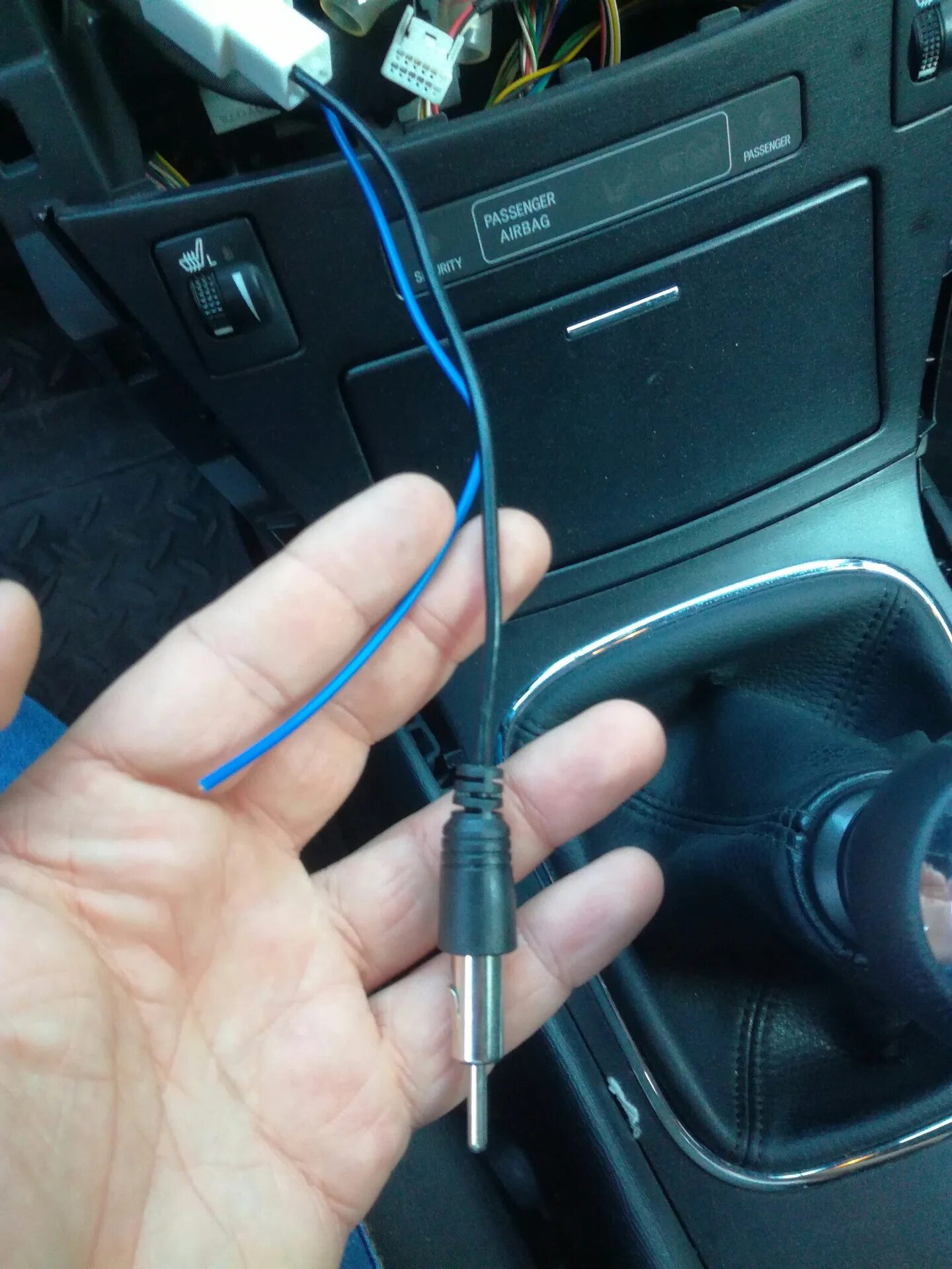 Подключение gps антенны к магнитоле Дружба штатной антенны с магнитолой - Toyota Avensis III, 1,8 л, 2009 года автоз