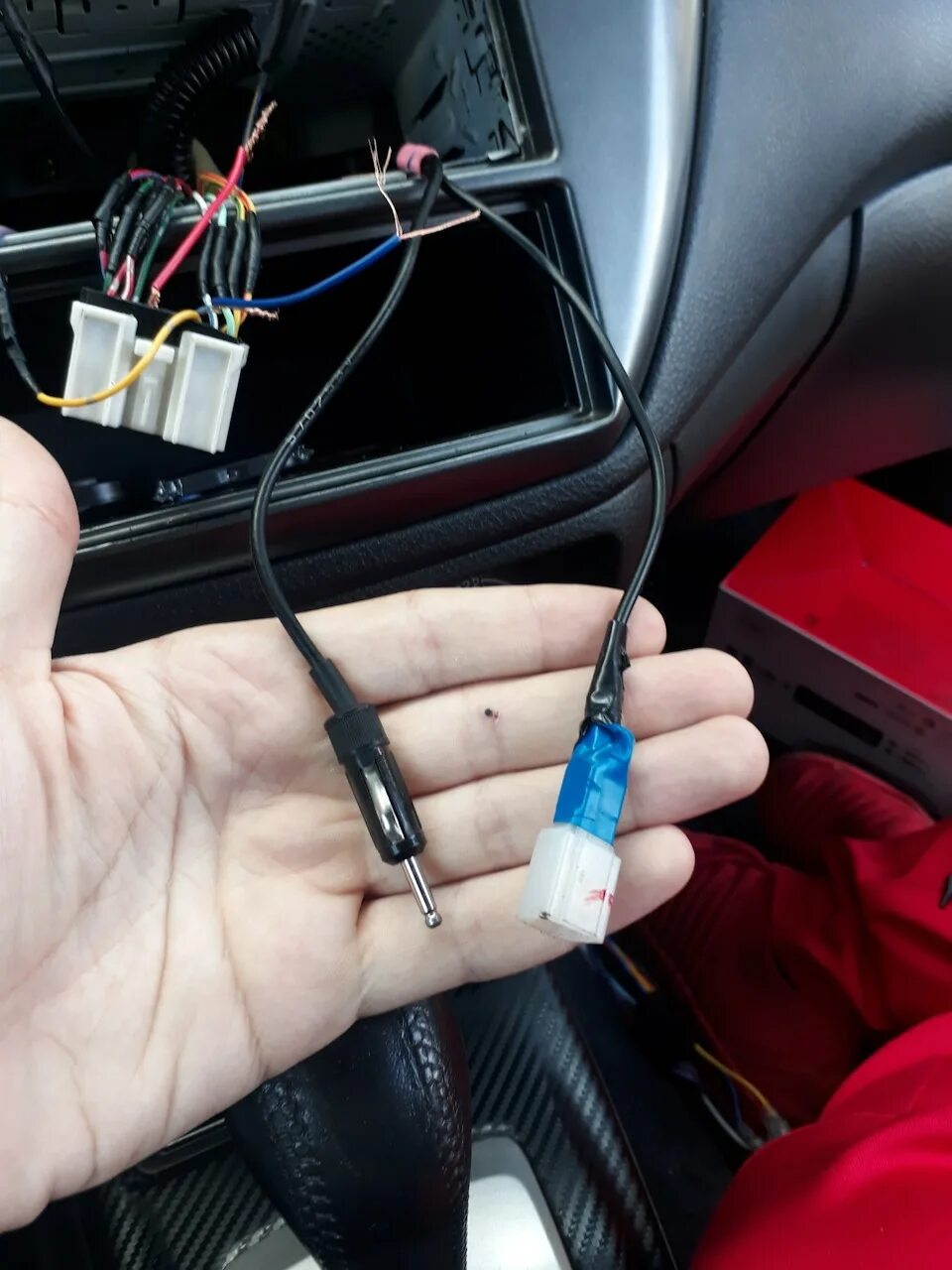 Подключение gps антенны к магнитоле Вопрос по питанию усилителя антенны - Mitsubishi Colt VI, 1,3 л, 2005 года наблю