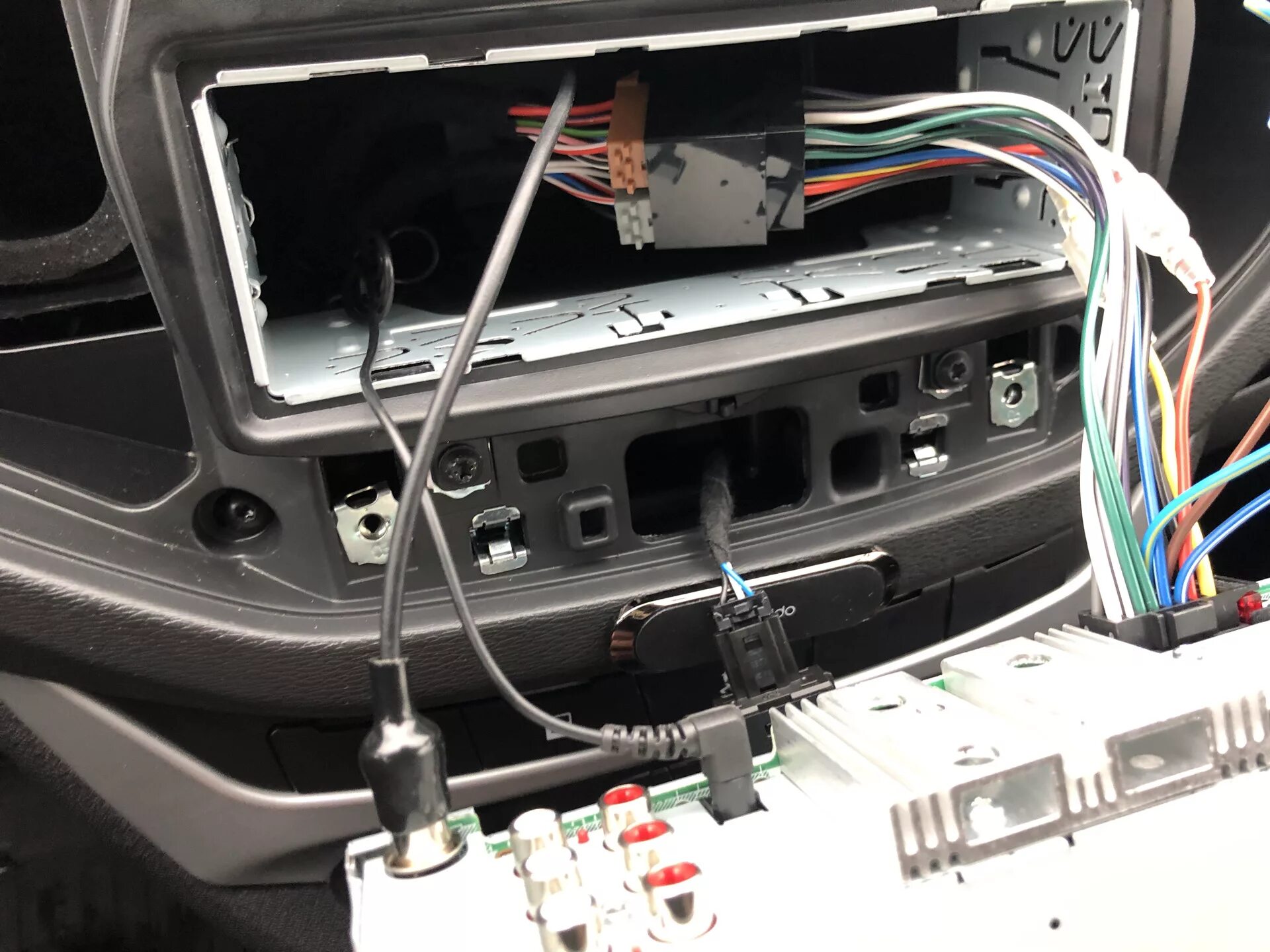 Подключение gps антенны к магнитоле Подключение антенны к магнитоле - Lada Vesta, 1,6 л, 2019 года автозвук DRIVE2