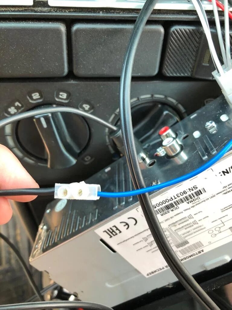 Подключение gps антенны к магнитоле Замена штатной антенны для магнитолы - Volkswagen Passat B3, 2 л, 1990 года аксе