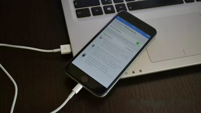 Подключение iphone через usb Ответы Mail.ru: Хотелось бы, чтобы во время подключения к ноутбуку айфон не заря