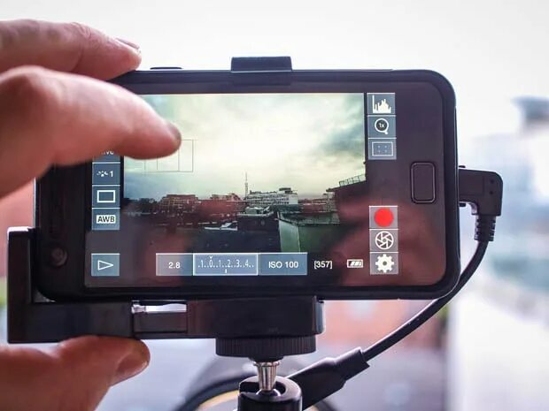 Подключение к смартфону через камеру Give Your DSLR a Brain by Connecting an Android Phone PetaPixel