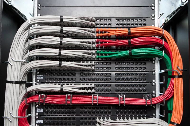 Подключение кабельной системы Купить Hyperline CMW-4U-CMB Кабельная гребенка 4U, металлическая, для шкафов Hyp