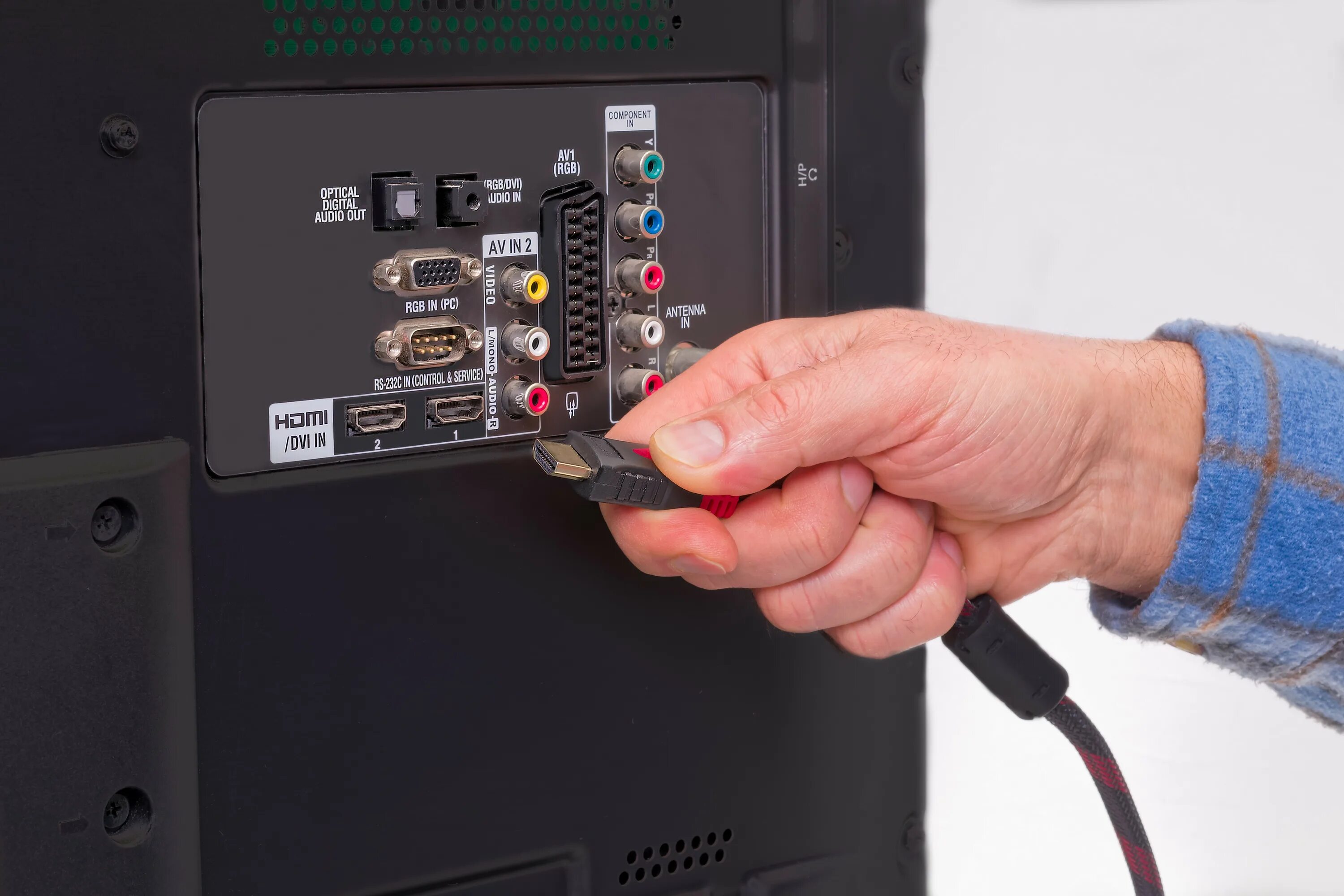Подключение кабеля hdmi к компьютеру Как подключить компьютер к телевизору? ichip.ru