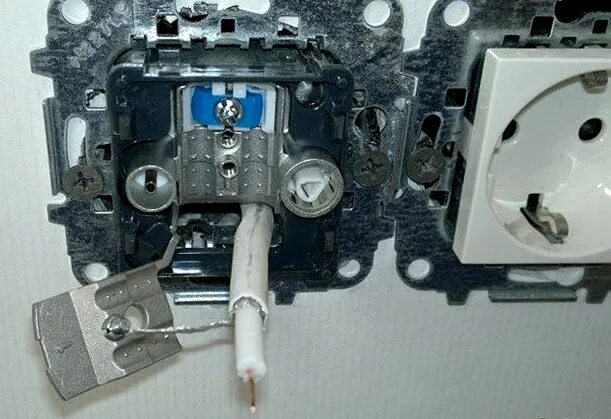 Подключение кабеля к антенной розетке Нюансы монтажа и подключения РК-50, РК-75 Статьи об электрике ЭлМикс