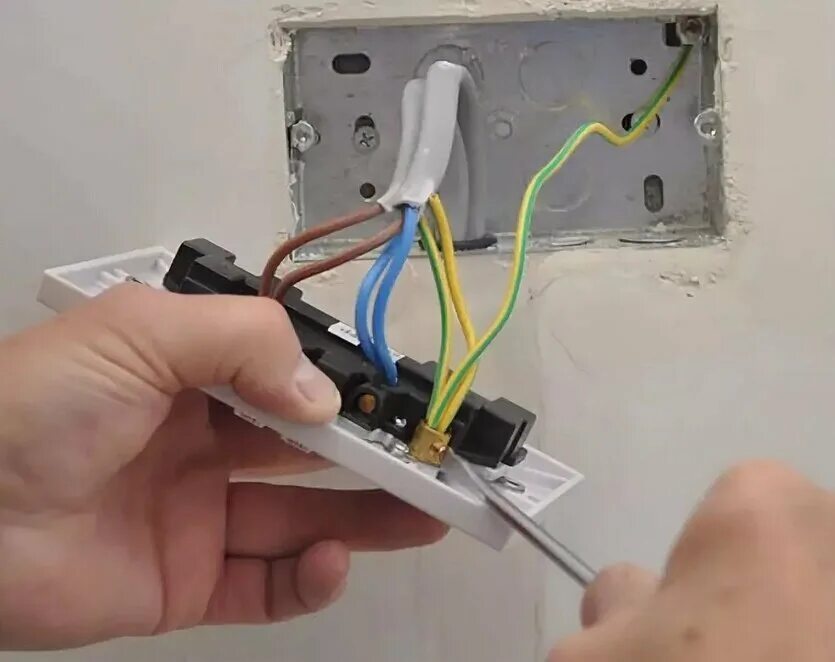 Подключение кабеля к розетке с заземлением Установка розетки для электроплиты в Шлиссельбурге - Электромонтажные работы - Р
