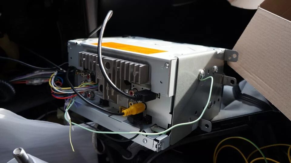Подключение камеры пионер 2014 Магнитола Pioneer AVH-X2600BT + камера заднего вида Phantom в рамке - Subar