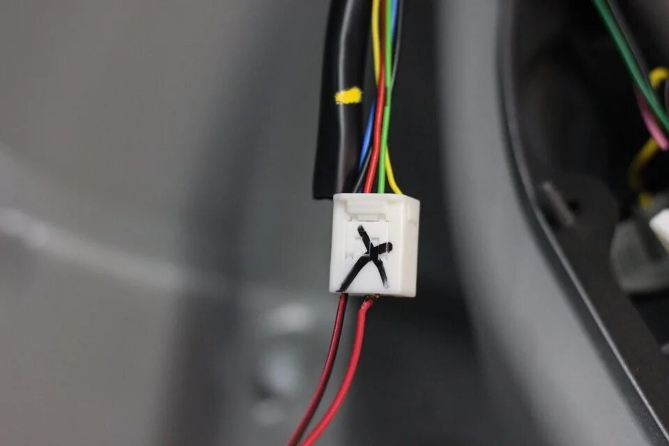 Подключение камеры заднего вида hyundai solaris 54. Установка камеры заднего вида и зеркала с монитором на Hyundai Solaris - Hyu