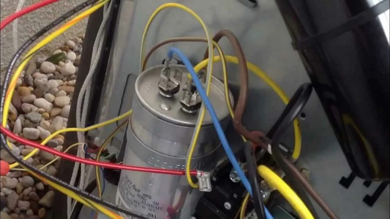 Подключение конденсатора на 4 контакта Installing a 5-2-1 Hard Start Capacitor Kit on a Tempstar/Carrier HVAC - YouTube