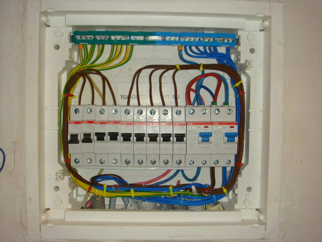 Подключение коробки с автоматами Сергей Логинов - Ремонт и строительство, Плиточные работы, Электромонтажные рабо