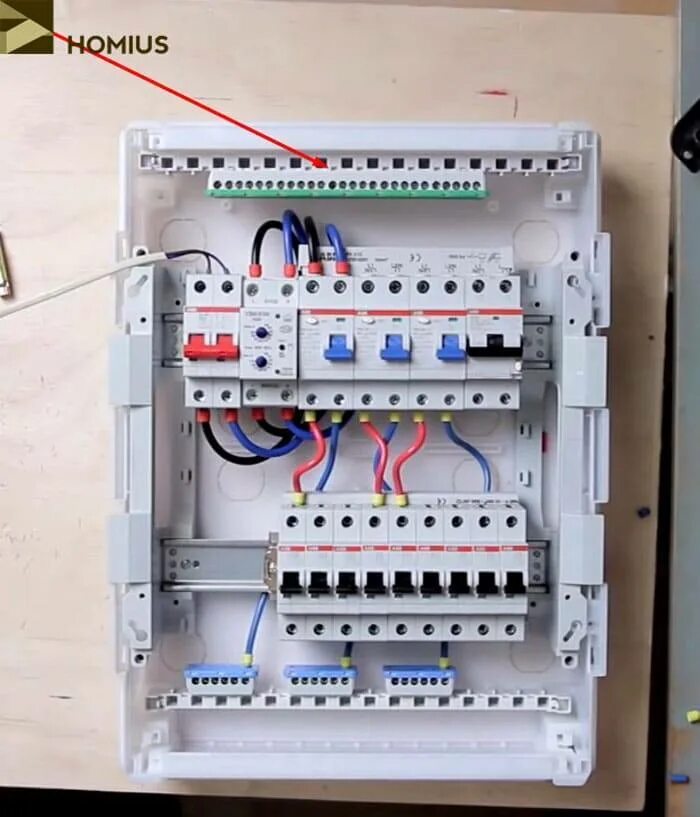 Подключение коробки с автоматами Как правильно установить и собрать щиток электрический в квартире