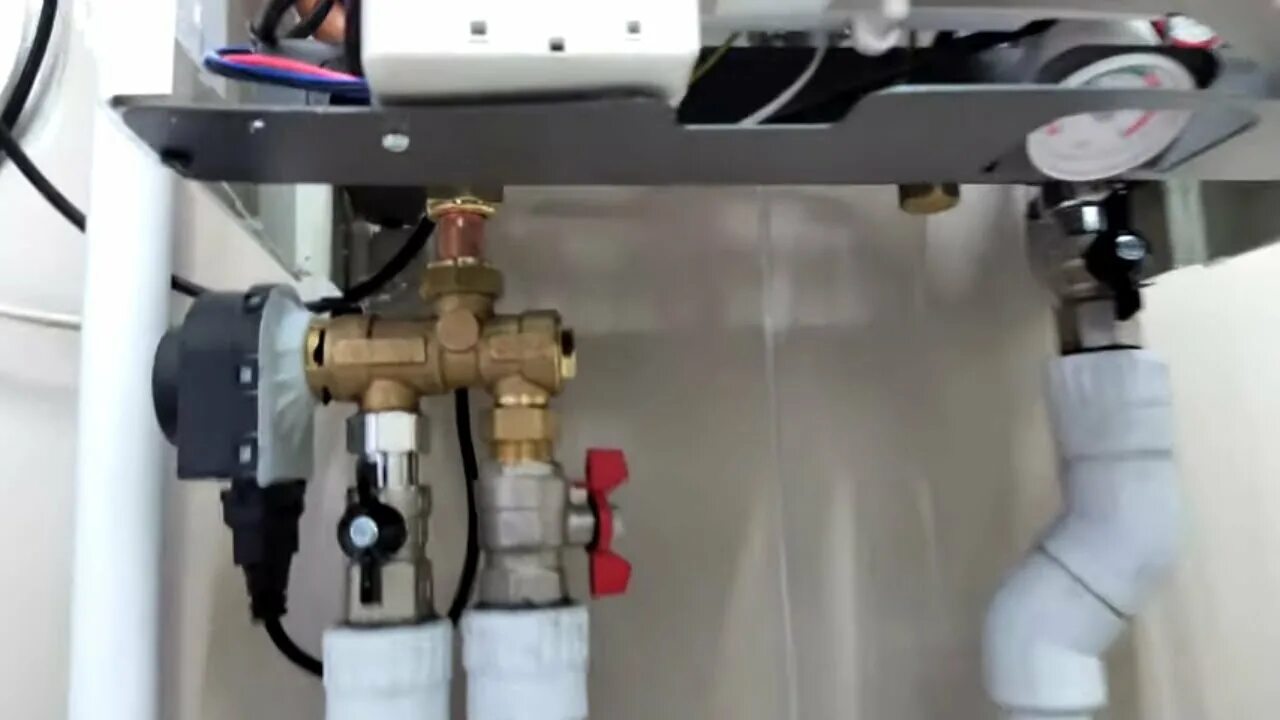 Подключение котла бакси эко 4s Монтаж котла BAXI ECO FOUR 1.24 - YouTube