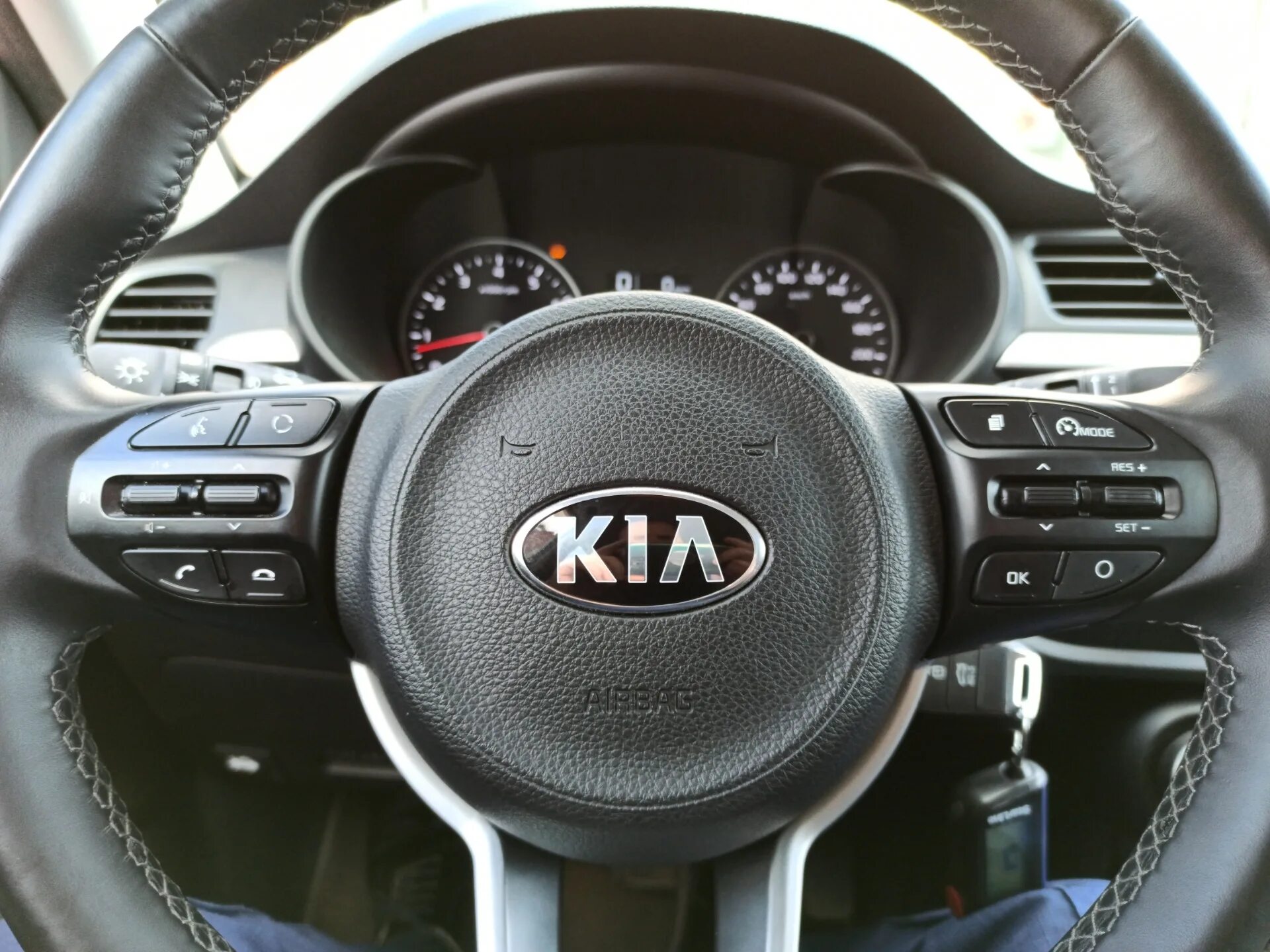 Подключение круиз контроля киа рио 4 Кнопка круиз контроля киа рио 4 - KIA Rio (4G), 1,6 л, 2019 года аксессуары DRIV