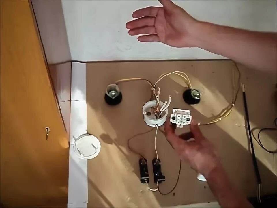 Подключение лампочек в ванной Как подключить двухклавишный выключатель - YouTube