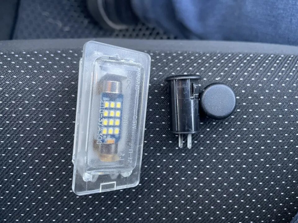 Подключение лампочки в бардачке нива шевроле Подсветка бардачка - Chevrolet Niva GLX, 1,7 л, 2011 года электроника DRIVE2
