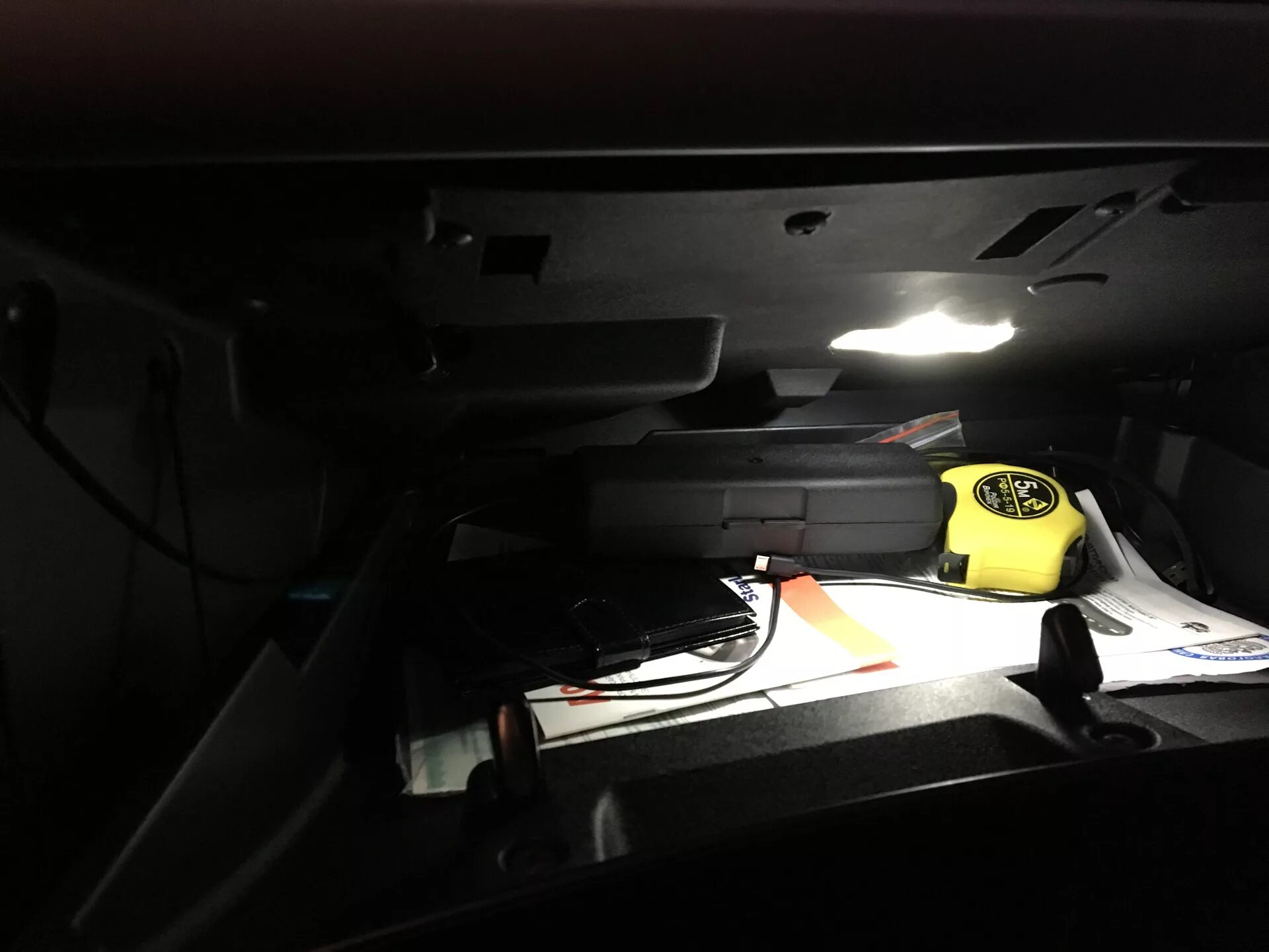 Подключение лампочки в бардачке нива шевроле Подсветка бардачка. - Chevrolet Niva, 1,7 л, 2016 года другое DRIVE2