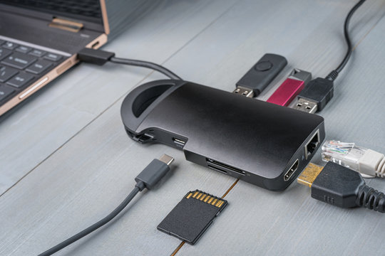 Подключение монитора к ноутбуку через type c Usb Adapter Изображения: просматривайте стоковые фотографии, векторные изображен