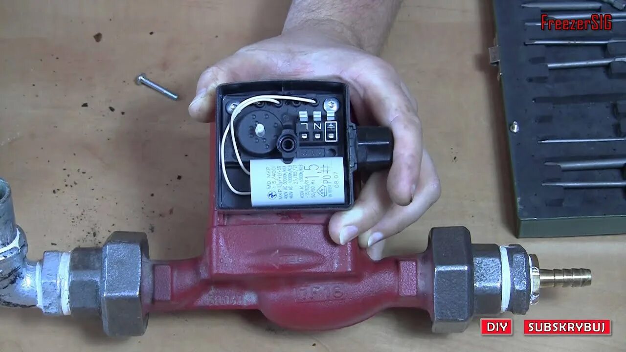 Подключение отопительного насоса DIY Pompa Grundfos UPS 25-40 C.O. skrzynka elektryczna - YouTube