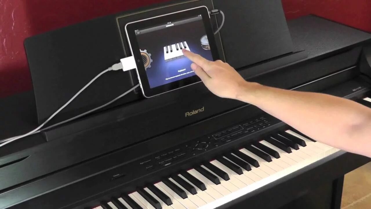 Подключение пианино к компьютеру Using Roland Digital Pianos with the Apple iPad - YouTube