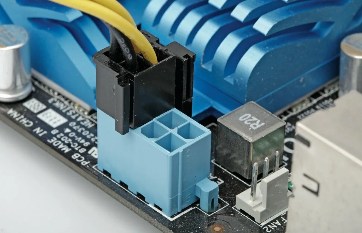 Подключение питания процессора 4 pin PC-Netzteilstandard ATX12VO: Mainboards wandeln 12 Volt künftig selbst um heise 